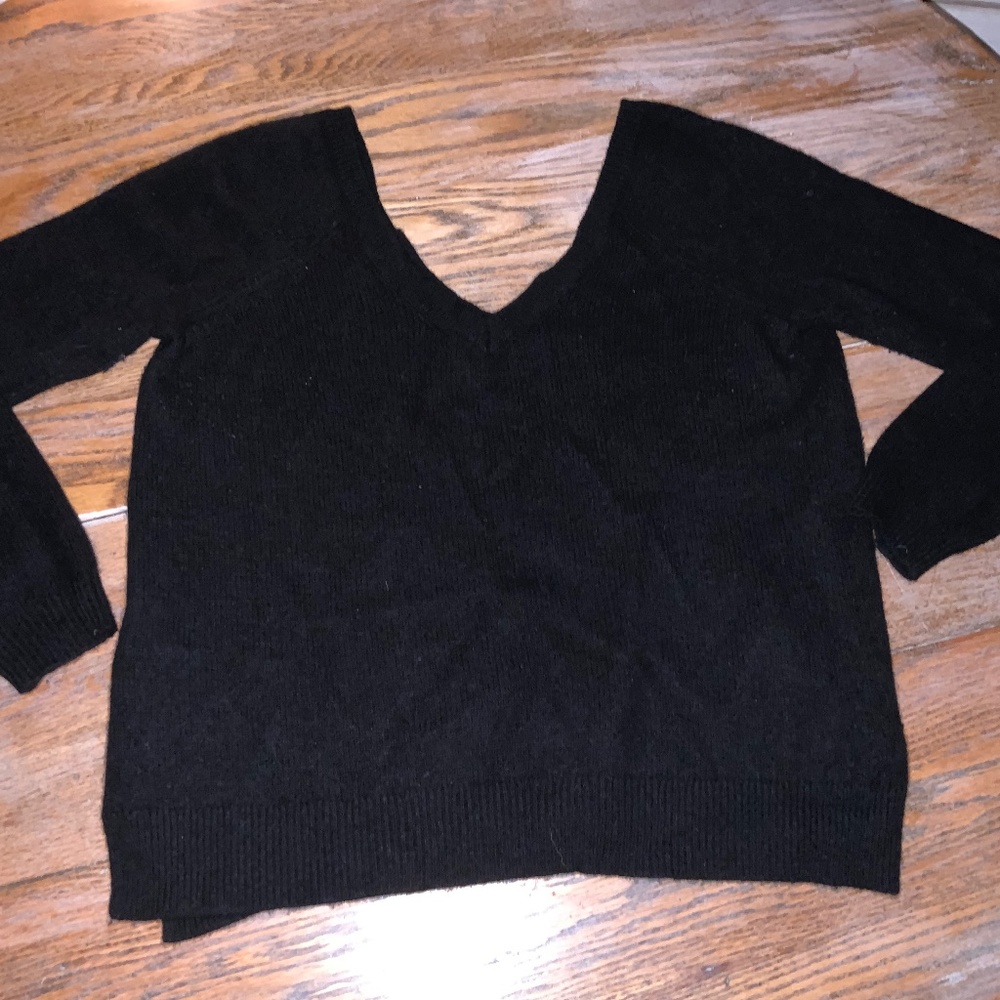 CALYPSO black V-neck front/back 100% cashmere sweater/vented sides/M
